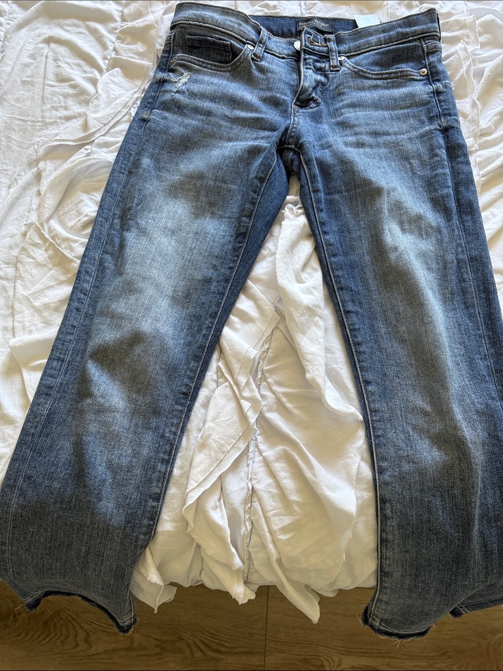 Banana Republic Women's Straight Leg Jeans in Washed Blue